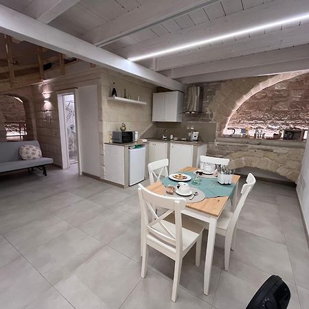Epoca Suite House Trani Exterior photo
