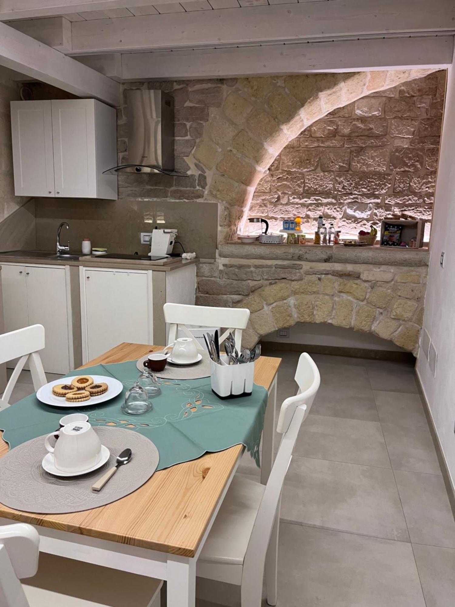 Epoca Suite House Trani Exterior photo
